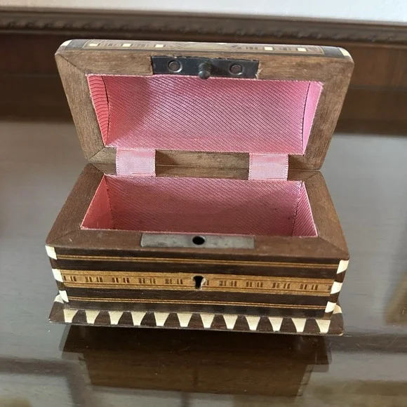 Vintage Inlaid Wood Marquetry Jewelry Trinket‎ Box Lined 4.75'' x 3''